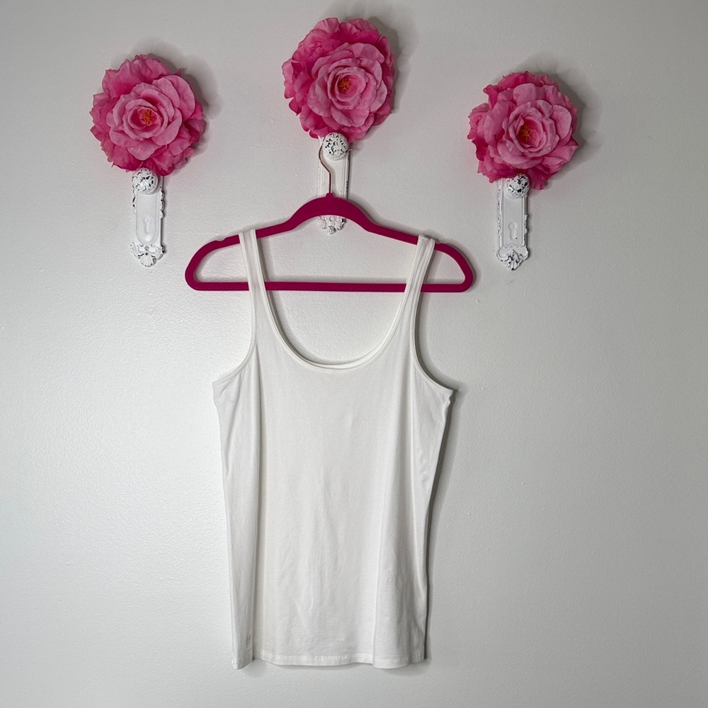 Lilly Pulitzer Tabbie Tank in Resort White, Size Large. Like new condition.